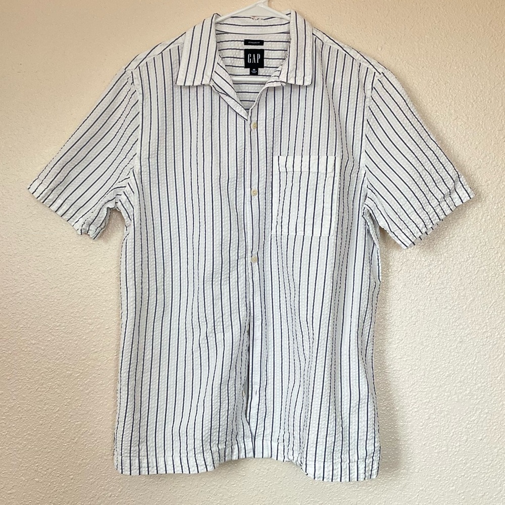 GAP Mens Medium Striped Short-Sleeve Button-up Shirt |Classic Lightweight
